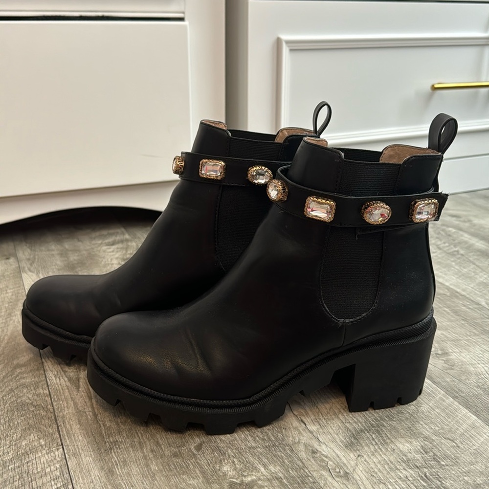 Steve Madden black boots